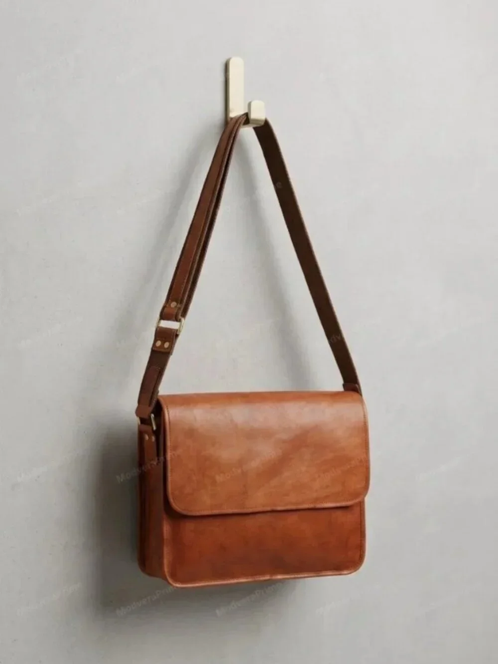 Berliner Ghent Real Leather Crossbody Messenger Bag, Design in Germany UNISEX